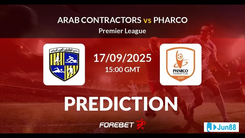 Các cầu thủ Arab Contractors và Pharco tranh chấp bóng trước khung thành